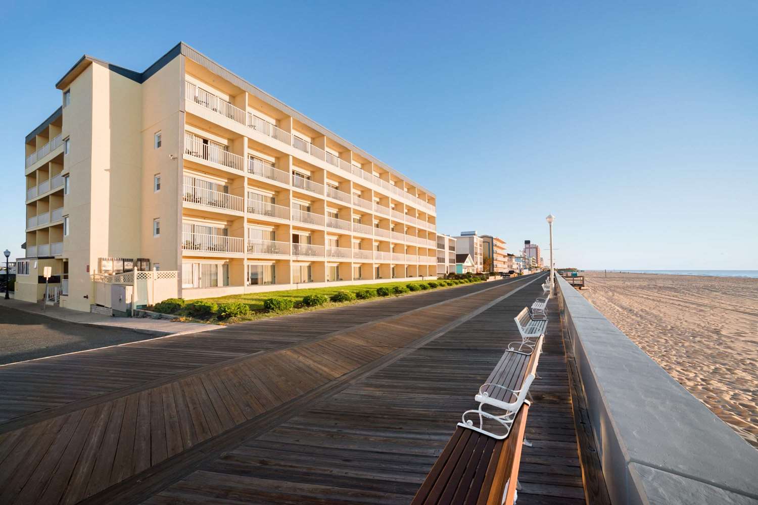 Howard Johnson By Wyndham Ocean City Oceanfront 36/50