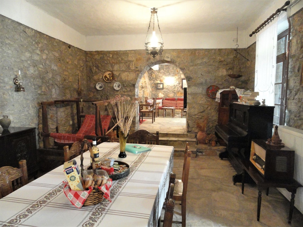 Zeus House 22/36
