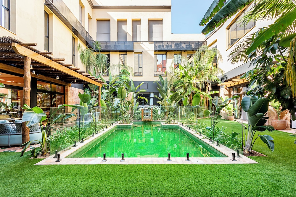 Saman Boutique Hotel 45/50