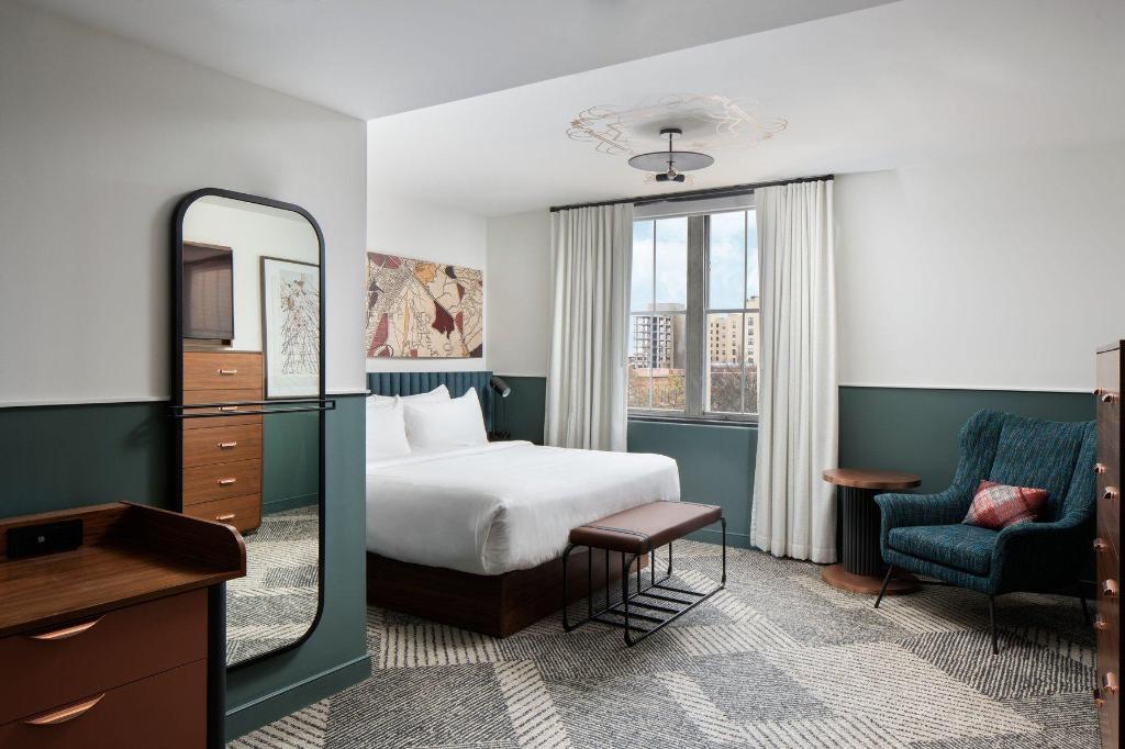 1 Bedroom, Junior Suite, King Bed, Sofa