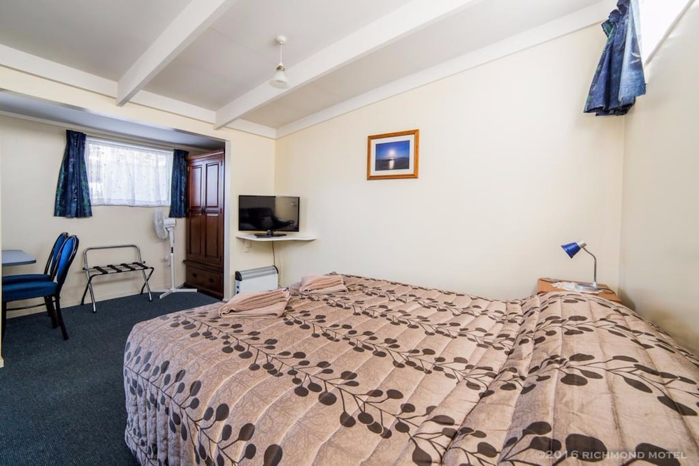 Motel, Studio, Queen Bed