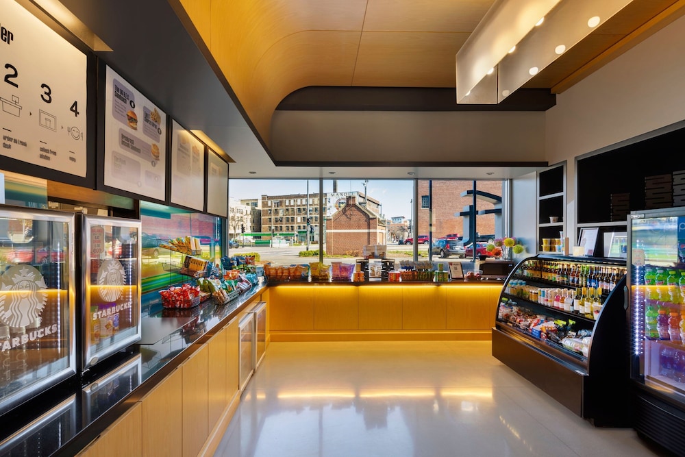 Aloft Milwaukee Downtown 6/43