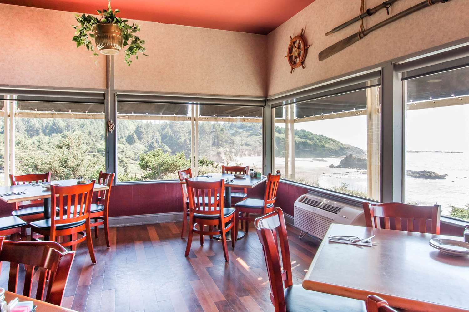 Clarion Inn Surfrider Resort 12/25
