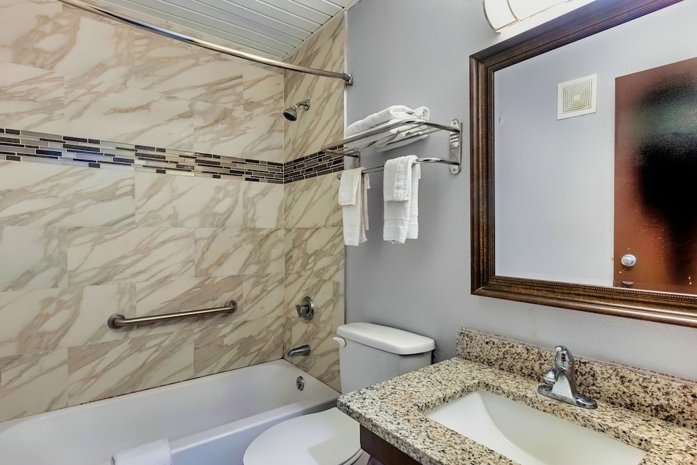 Days Inn by Wyndham Savannah Gateway I-95 27/27