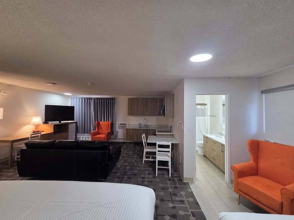 Howard Johnson by Wyndham Hinton 44/64