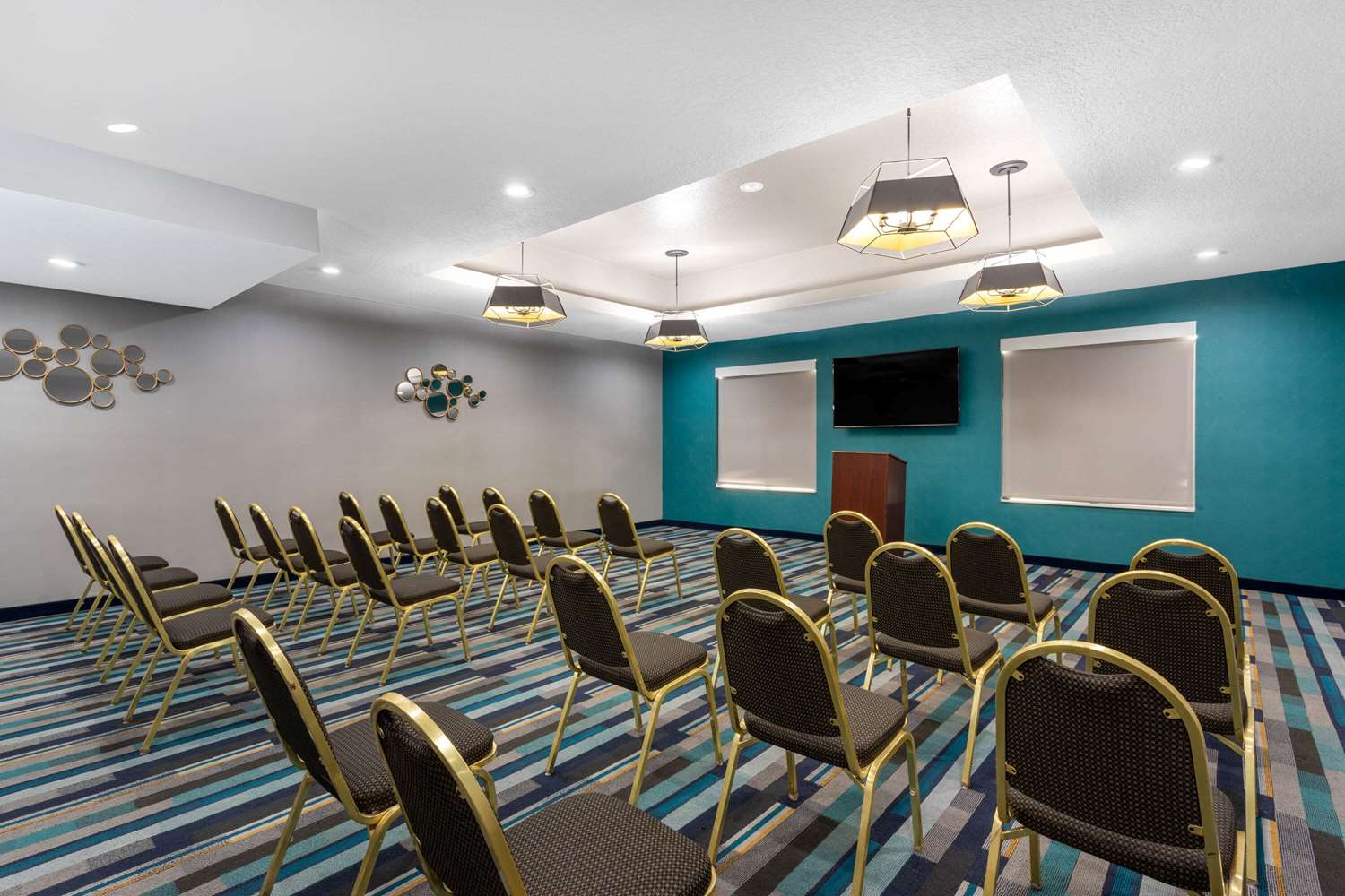 La Quinta Inn & Suites by Wyndham Tampa Central 14/22