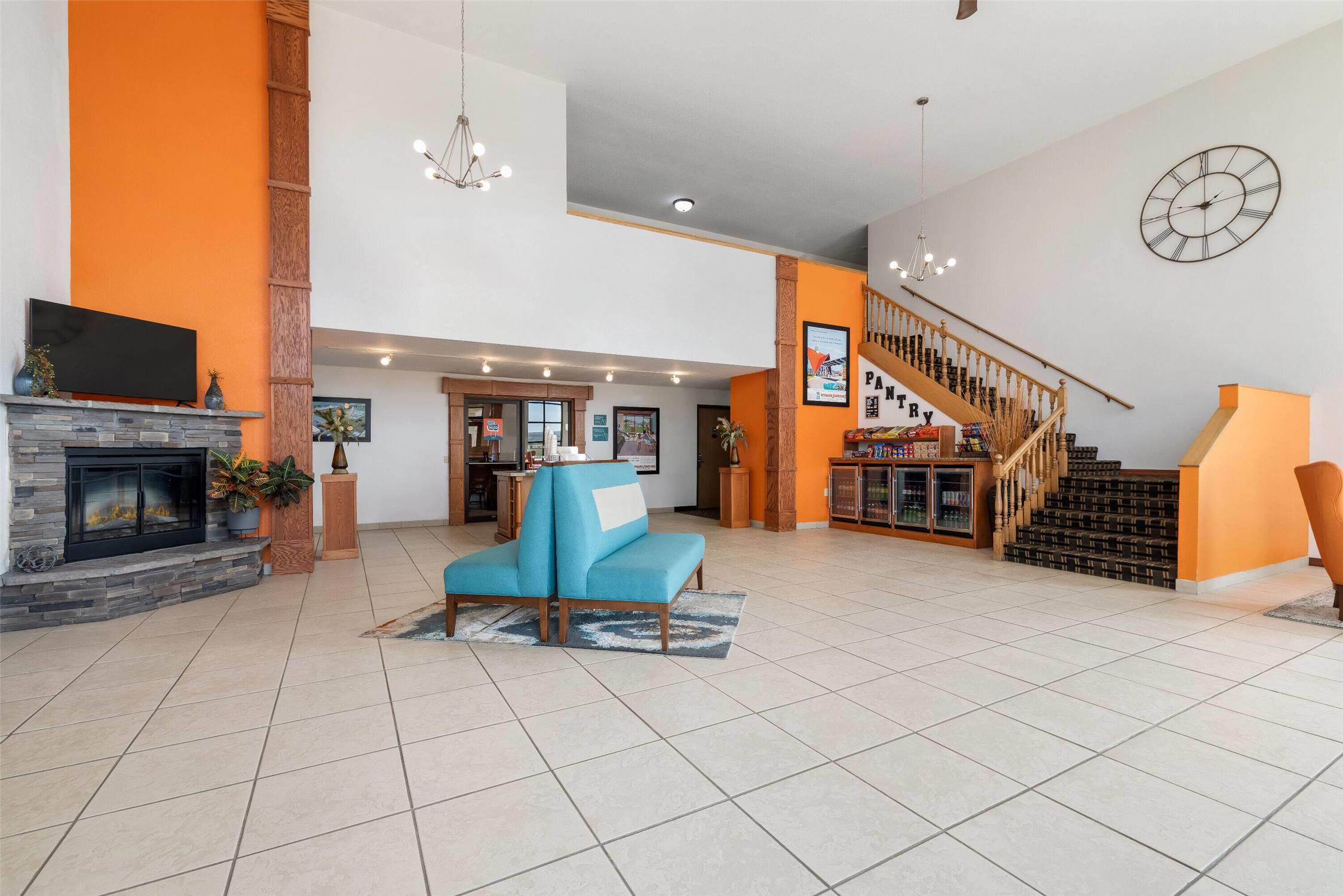Howard Johnson by Wyndham Oacoma Hotel and Suites 8/31