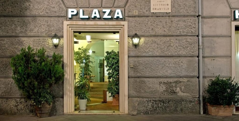 Plaza Hotel 3/55