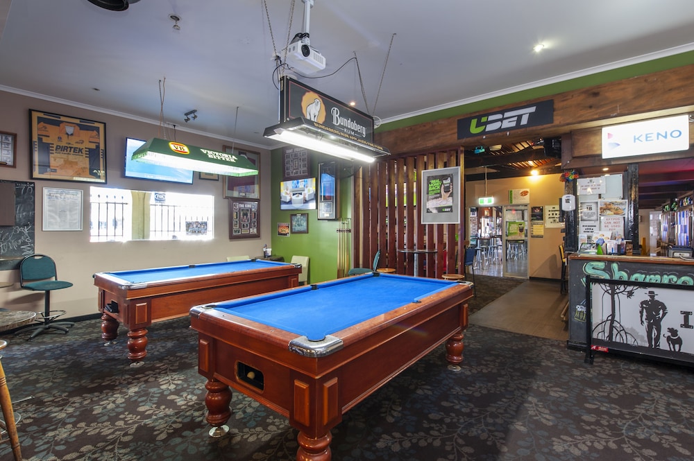 THE SHAMROCK HOTEL 34/38