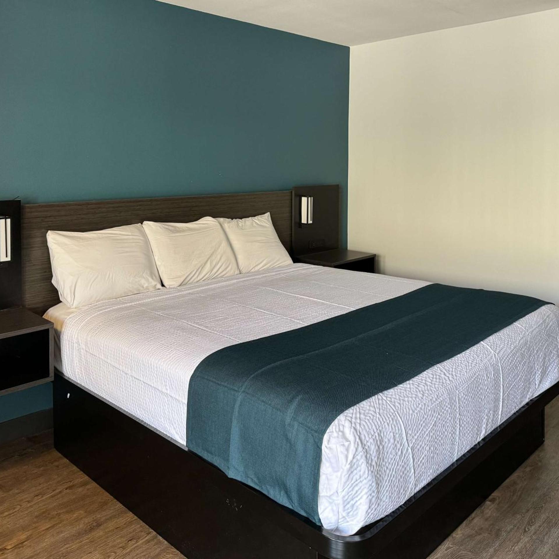 Studio6 Suites Gardena, CA 10/33