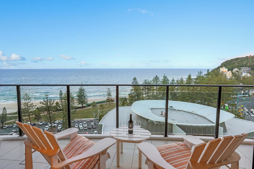 Ambience on Burleigh Beach 23/49