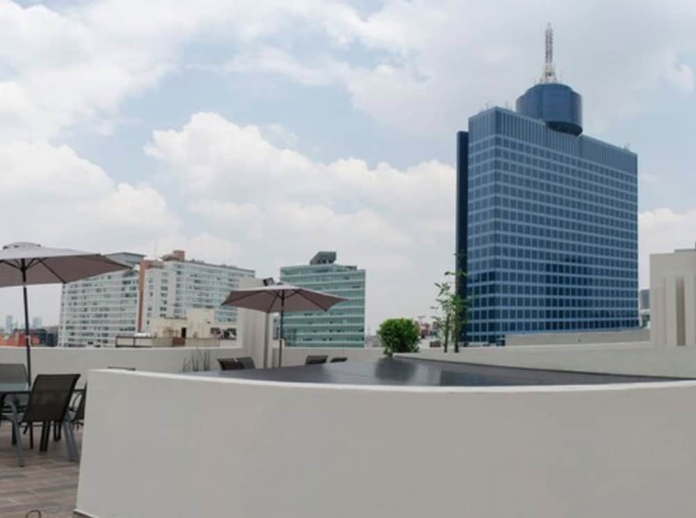 J. Towers Hotel Suites 66/68