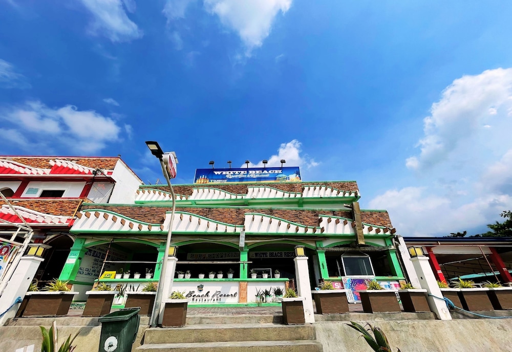 White Beach Hotel Bar And Restaurant 11/90
