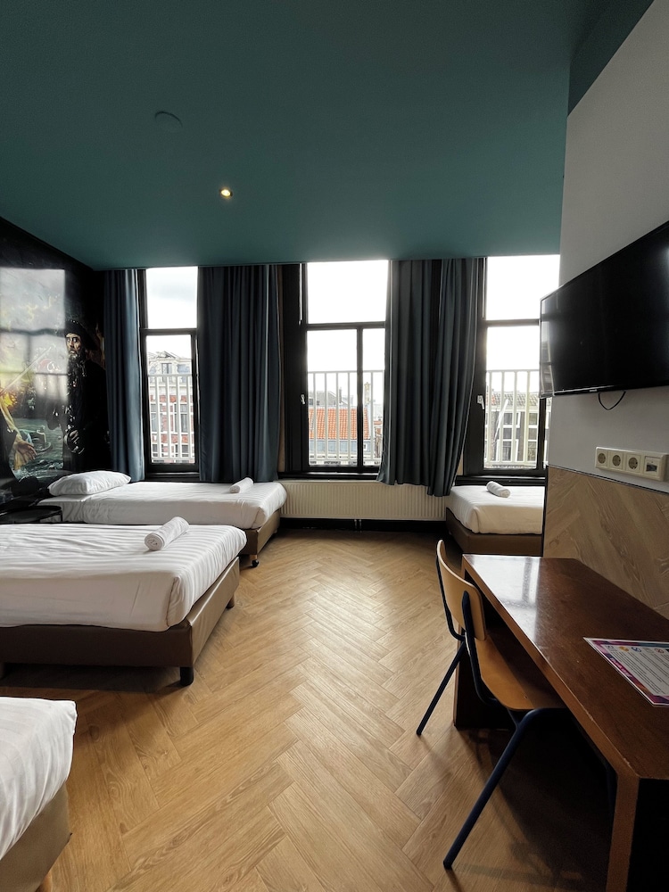 غرفة رباعية، Heart of Amsterdam 8/10