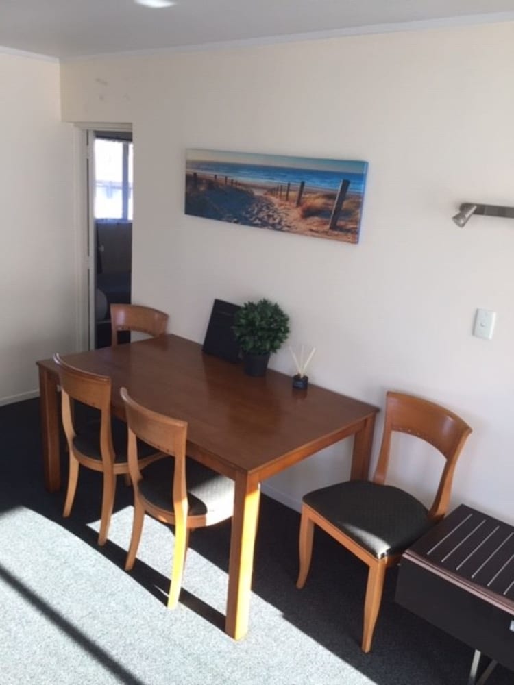 Pembrooke Motor Lodge, Whangarei 22/29