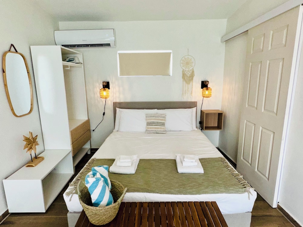 The Vistalmar Ocean View Apartments 10/50