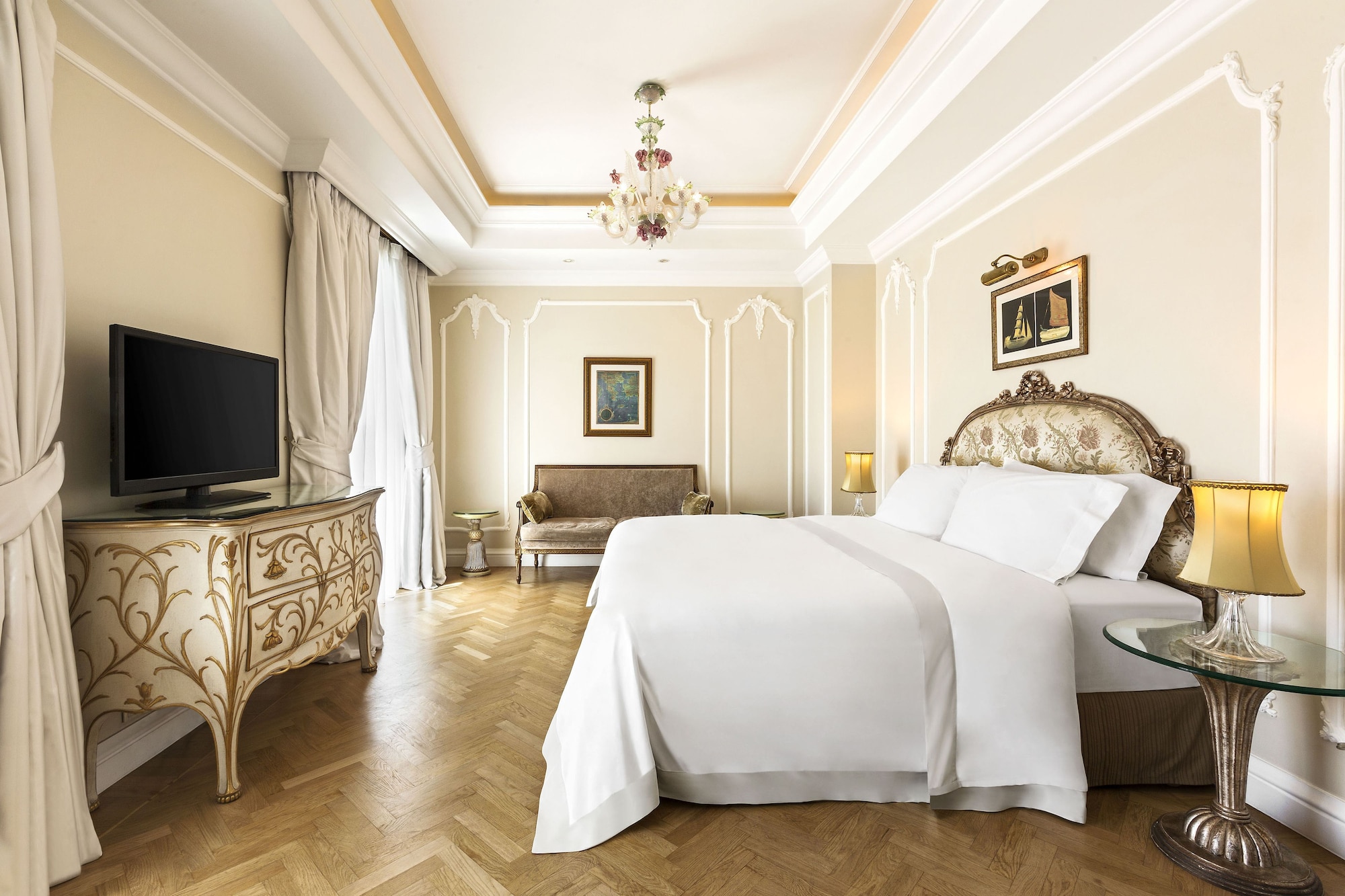 GUEST ROOM, DELUXE, KING BED, CITY VIEW