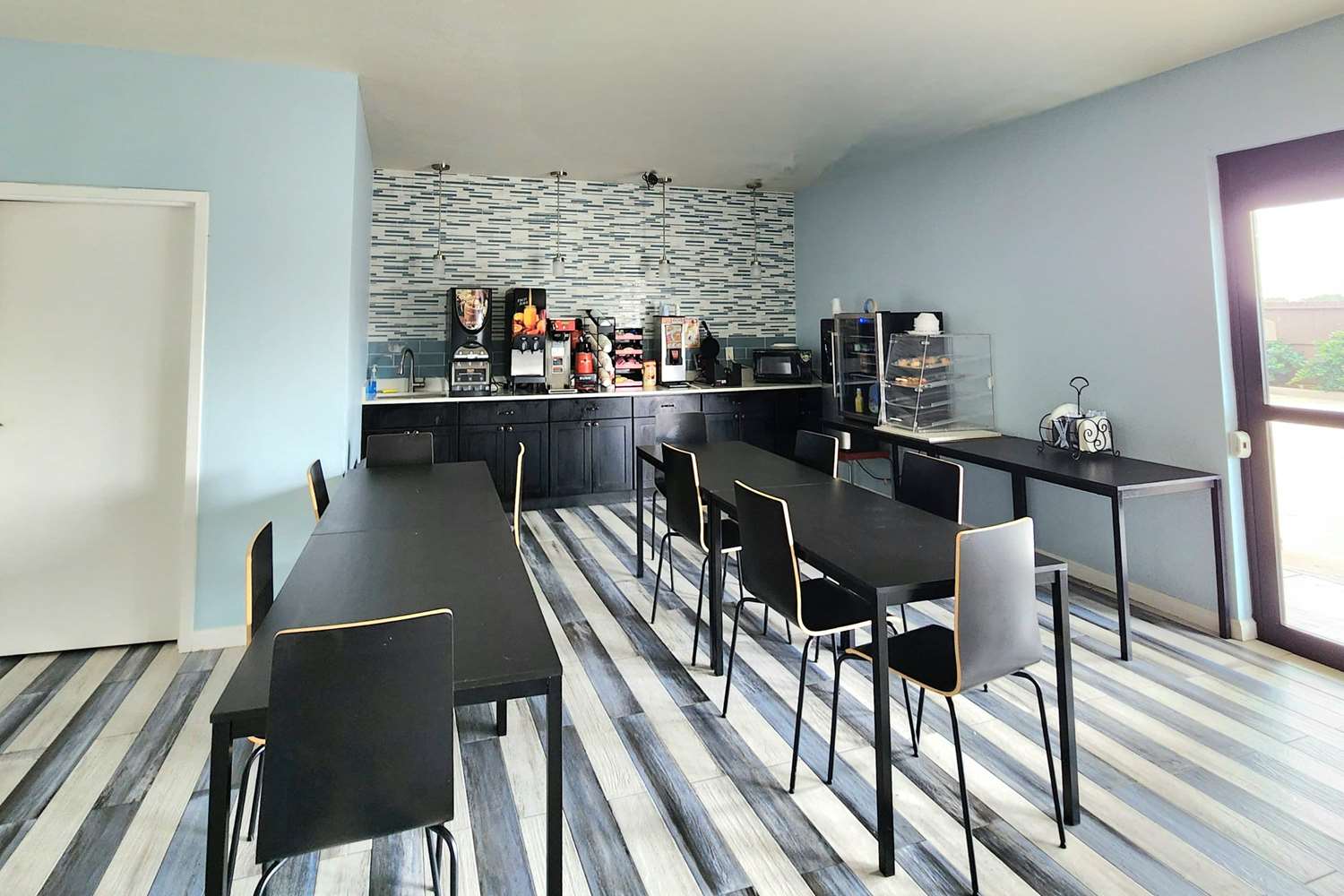Days Inn By Wyndham Freeport 26/34