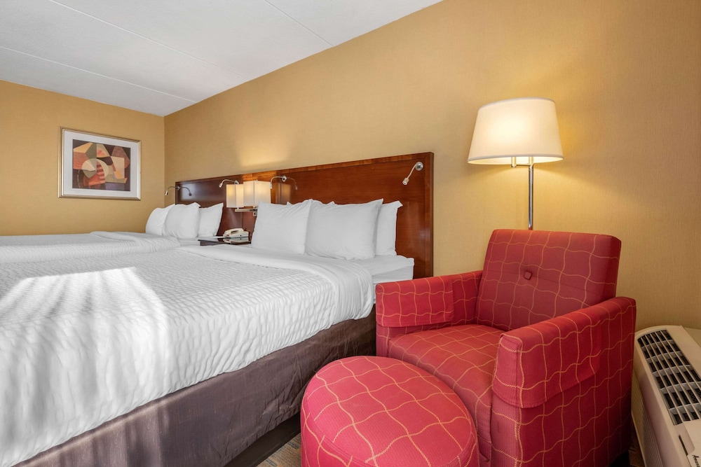 Clarion Hotel Conference Center On Lake Erie 10/43