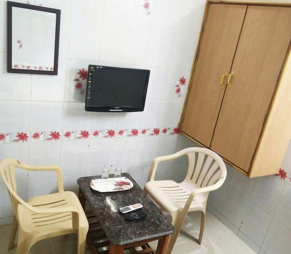 Hotel Govind Heights 35/40