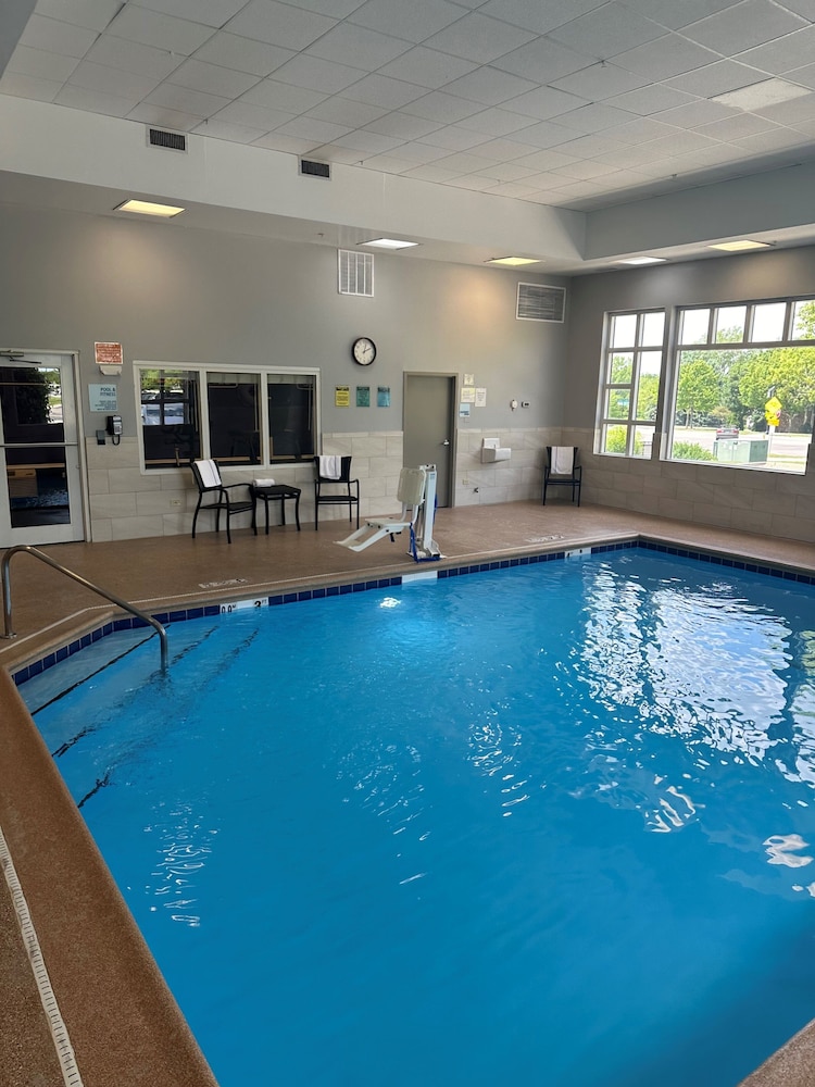 Holiday Inn Express Hotel Suites Chicago Algonquin 42/75