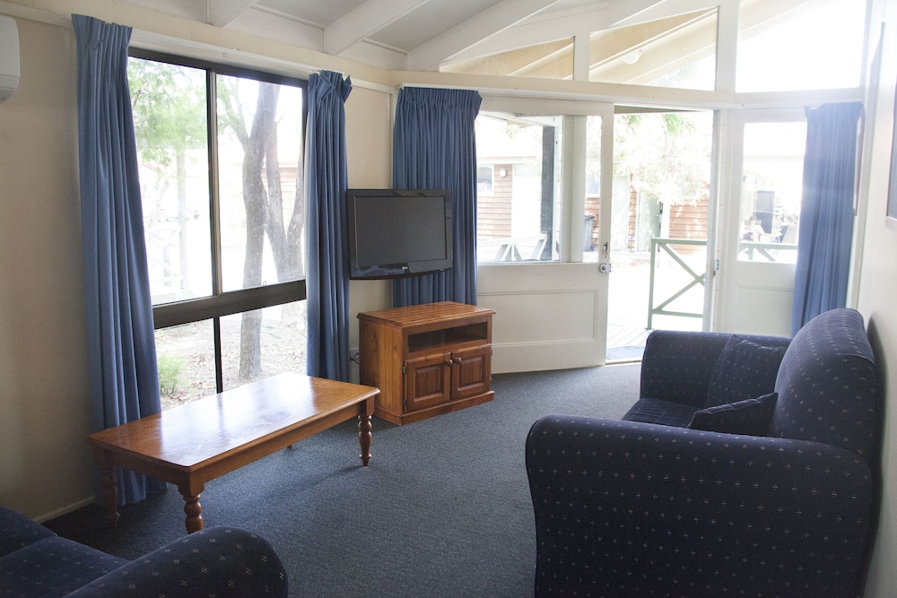 Nepean Shores Riverside Resort & Conference Centre 28/45