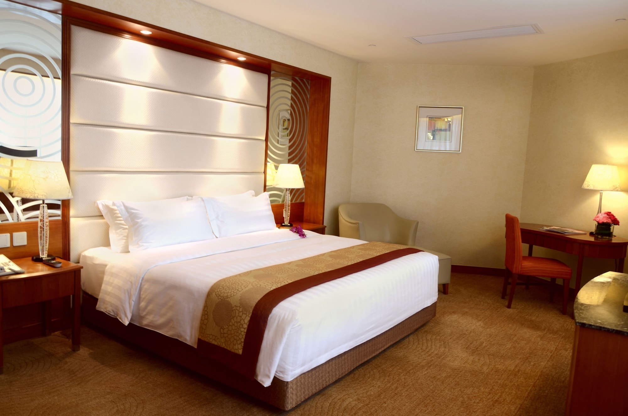 PREMIER, DELUXE, SUITE