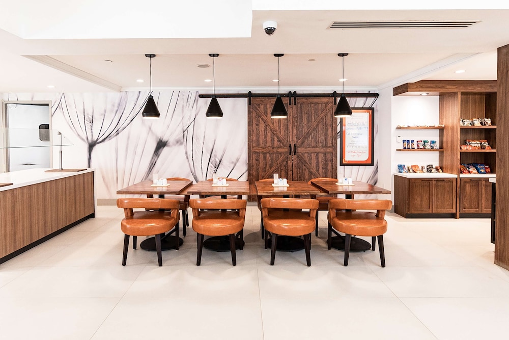 HILTON GARDEN INN FAIRFAX 46/61