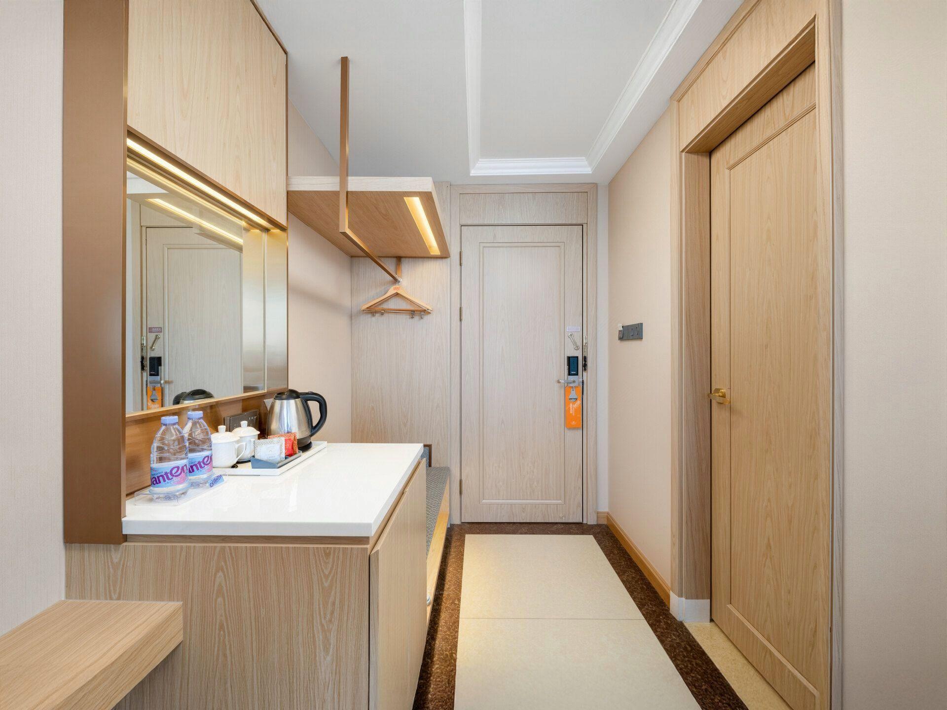 Vienna Hotel (Shenzhen Shuanglong Metro Station Longdong) 41/41