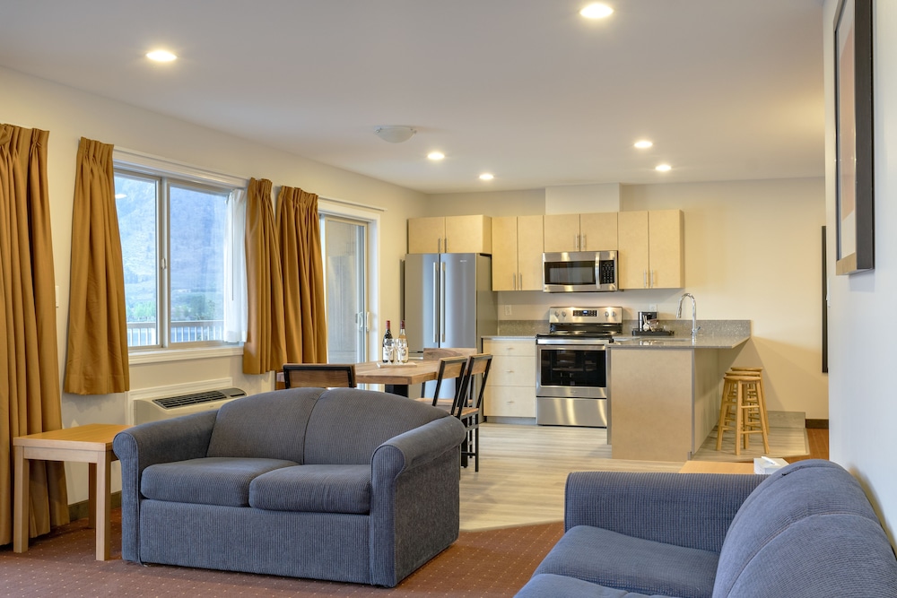 Coast Osoyoos Beach Hotel 30/50
