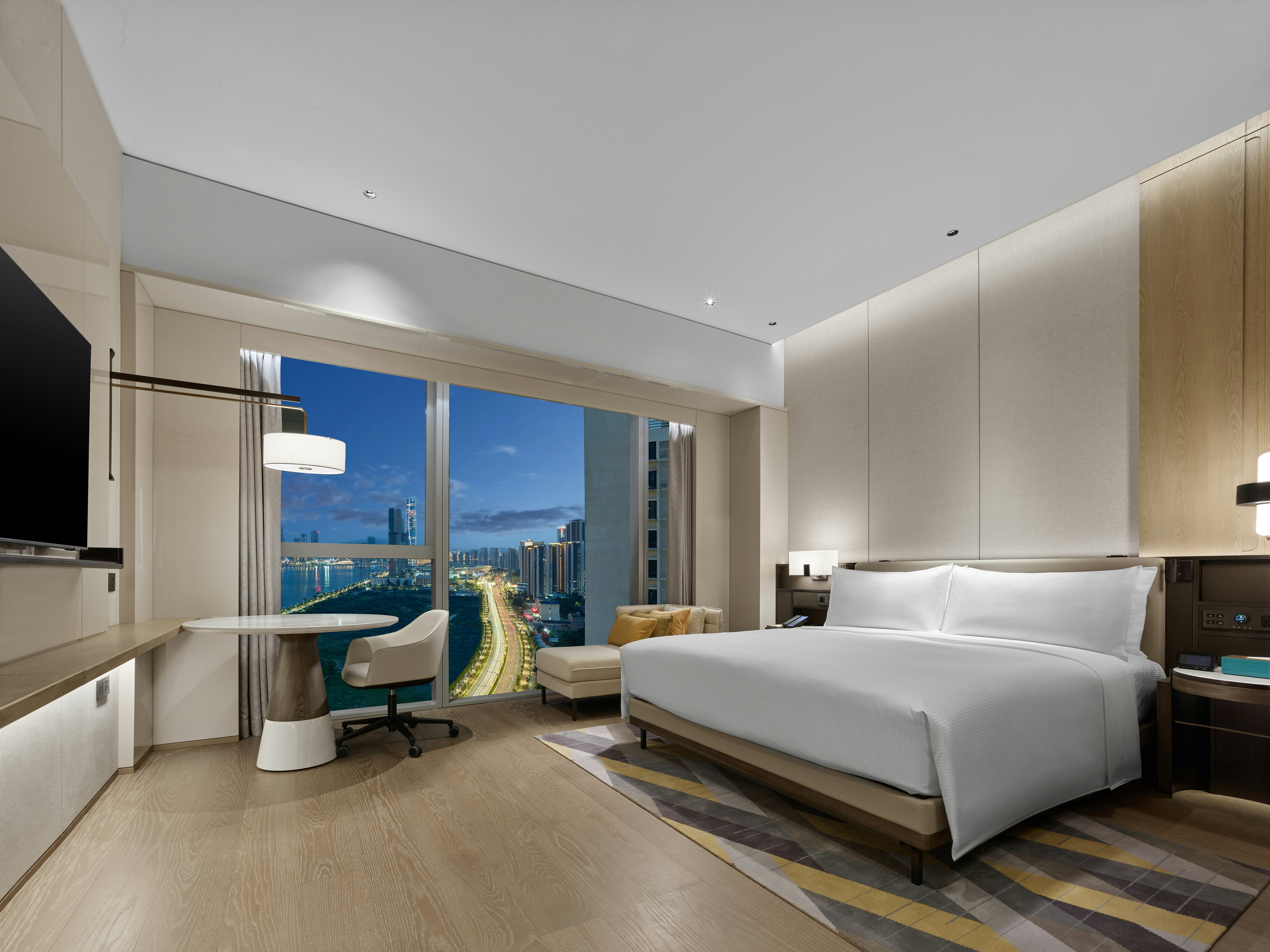 PREMIUM, KING BED