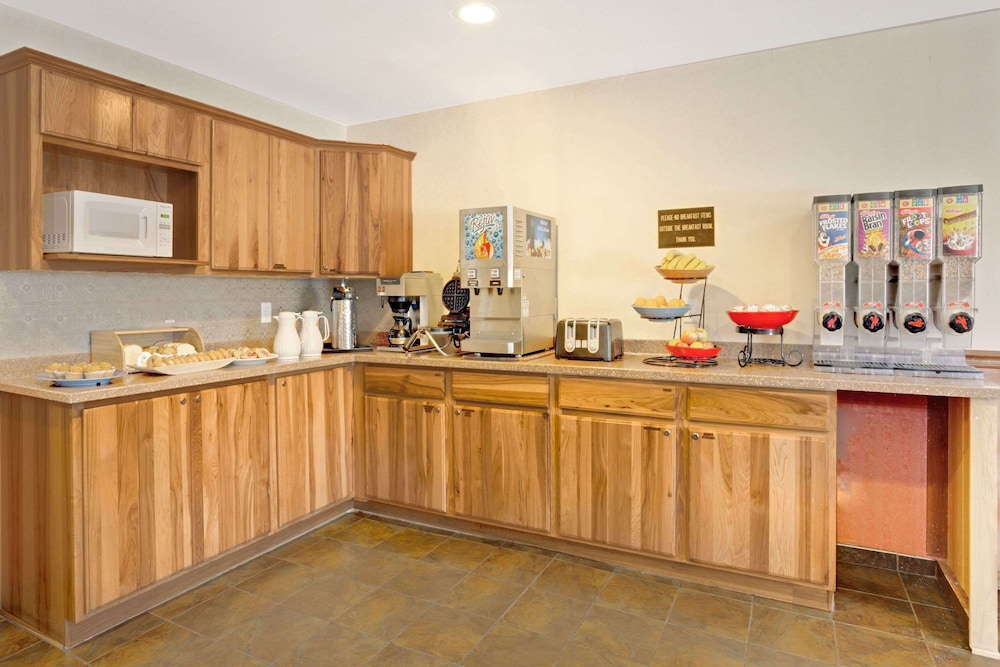 Ramada By Wyndham Draper 32/36