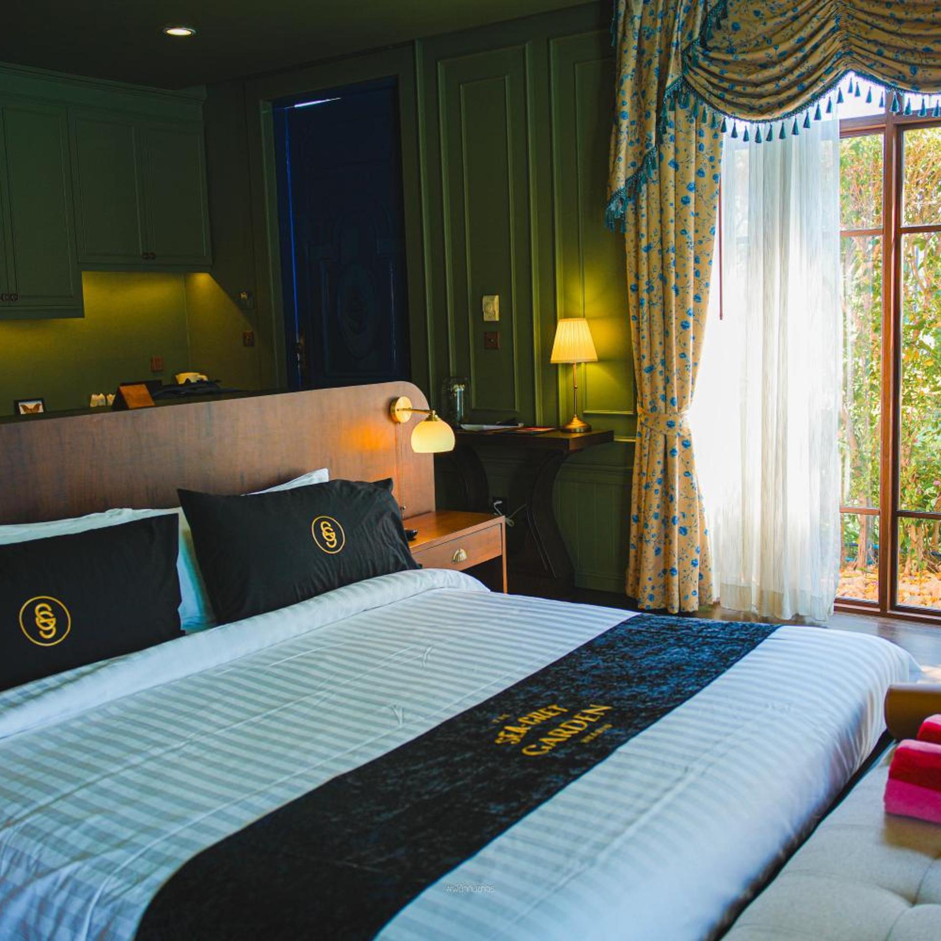 Deluxe, Double Bed, Pool Access