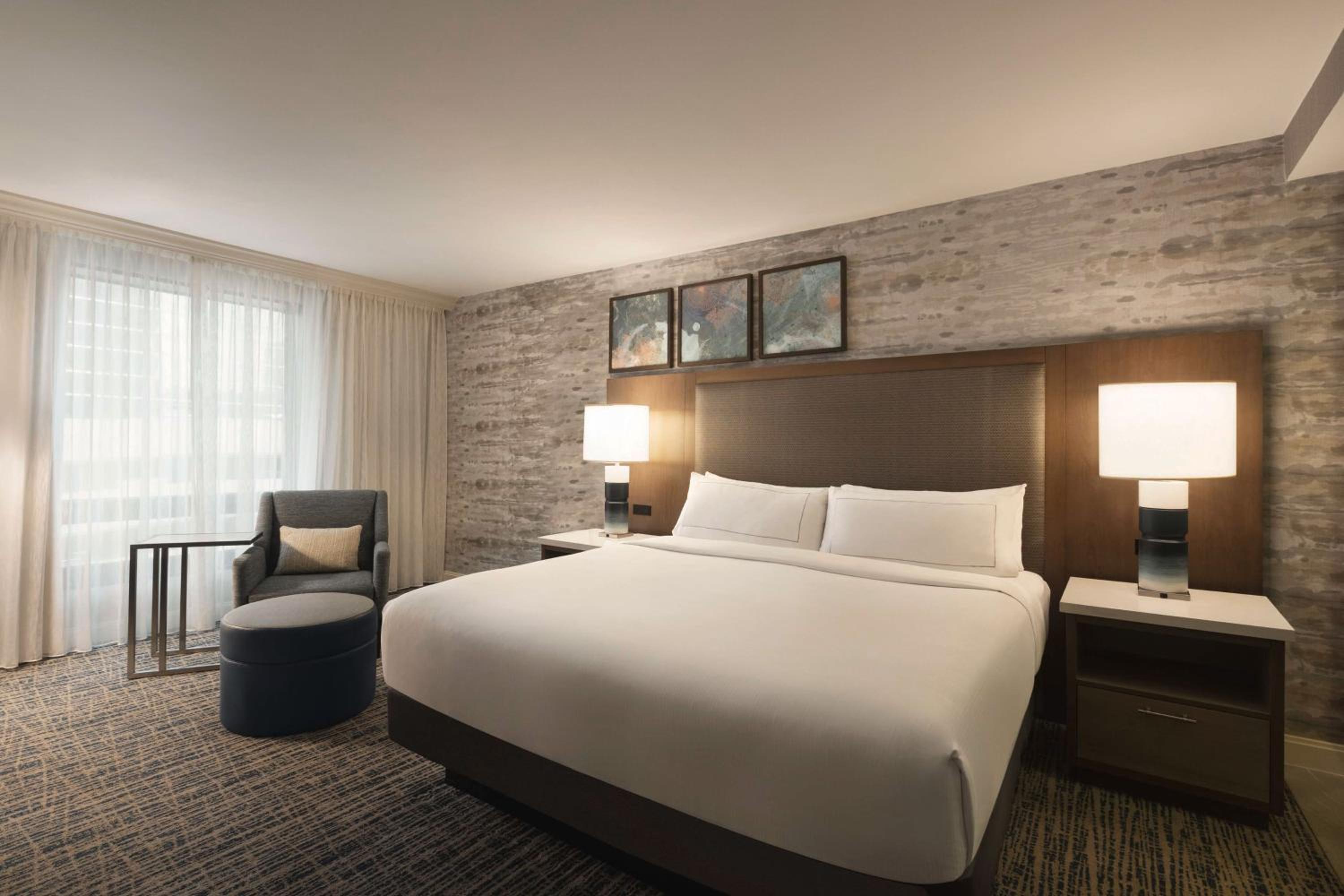 1 BEDROOM, SUITE, KING BED