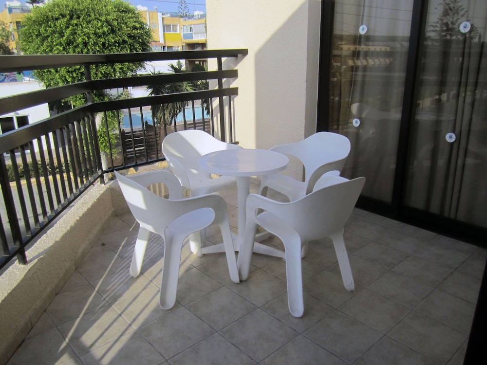 Senator Hotel Apartments - Adults Only 63/70