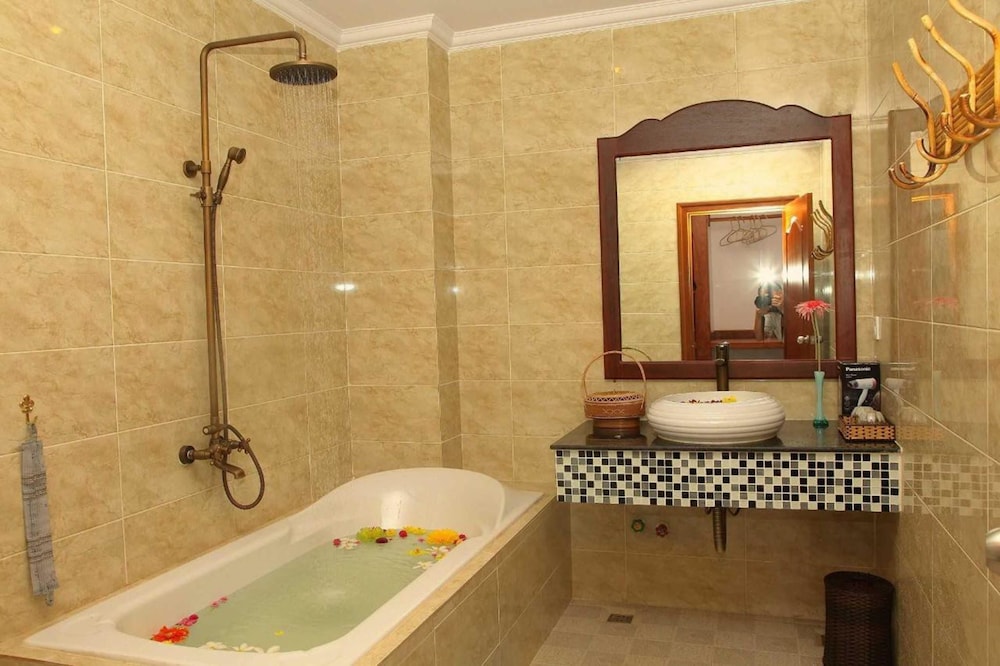 Delux Villa 15/48