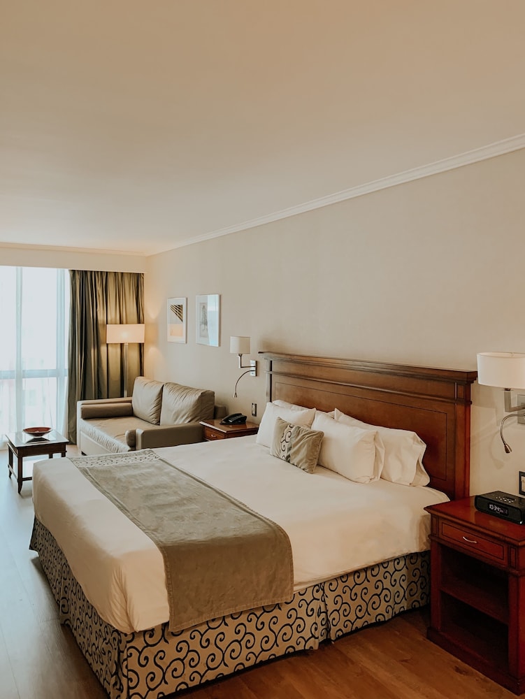 Deluxe, King Bed, City View, Private Bathroom 6/10