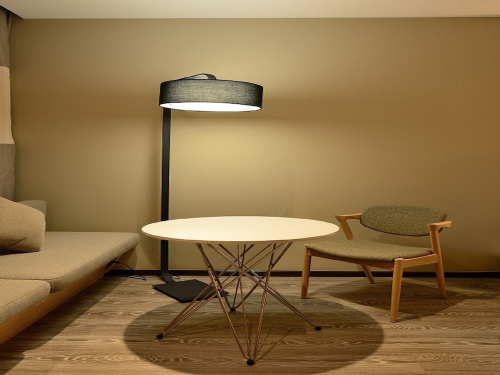 IBIS Shanghai New Hongqiao Hotel 61/68