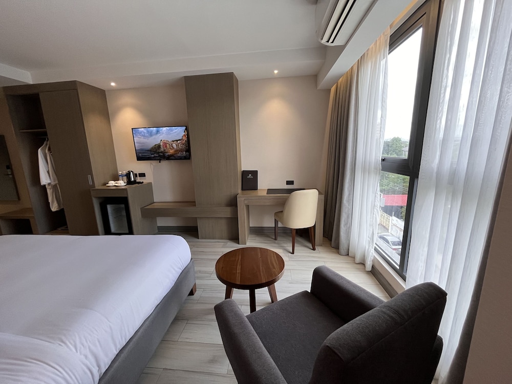 غرفة ديلوكس بسرير كينج بحوض استحمام، Capitol Hill Hotel and Suites 4/5