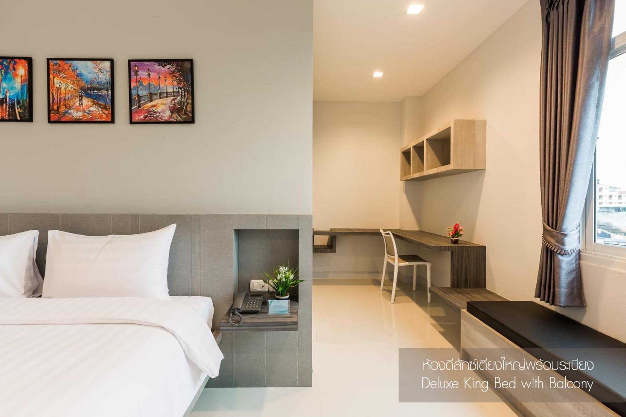 DELUXE, KING BED