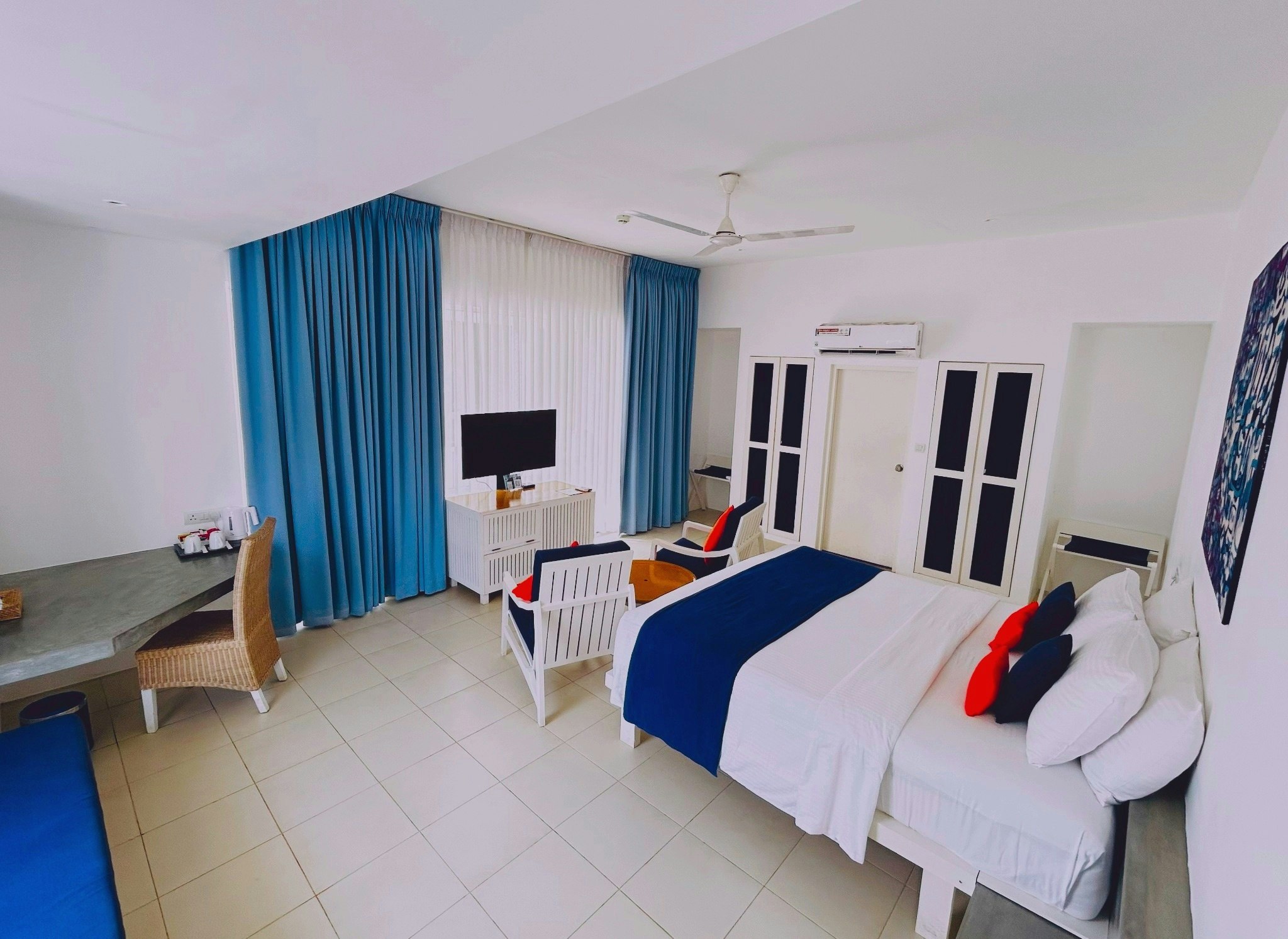 Beach, Chalet, King Bed, Trinco Blu by Cinnamon 3/10