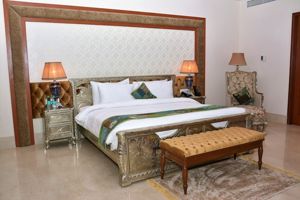 Presidential, Suite, King Bed, with Pool