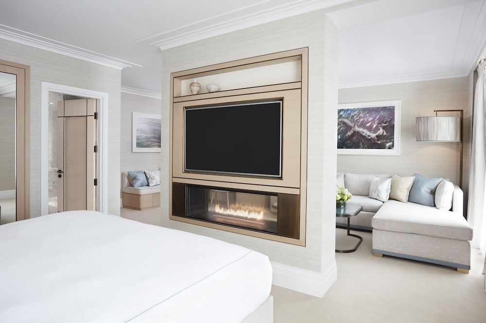 THE BERKELEY HOTEL 24/73