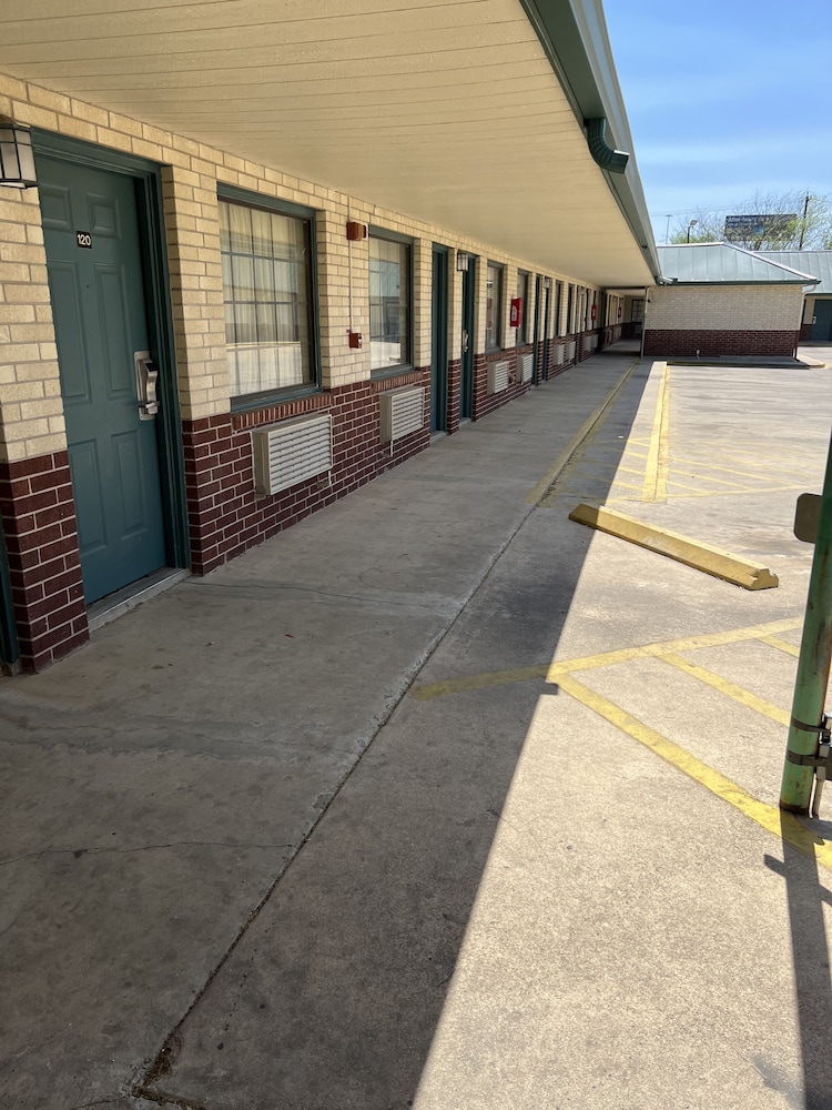 Country Inn Motel 35/45