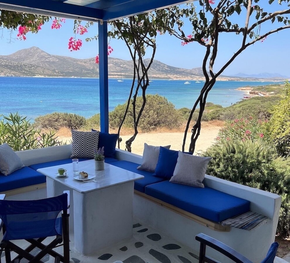 Dolphin Antiparos Villas and Suites 24/50
