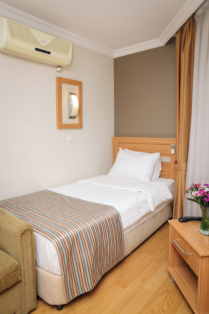 1 BEDROOM, STANDARD, SINGLE
