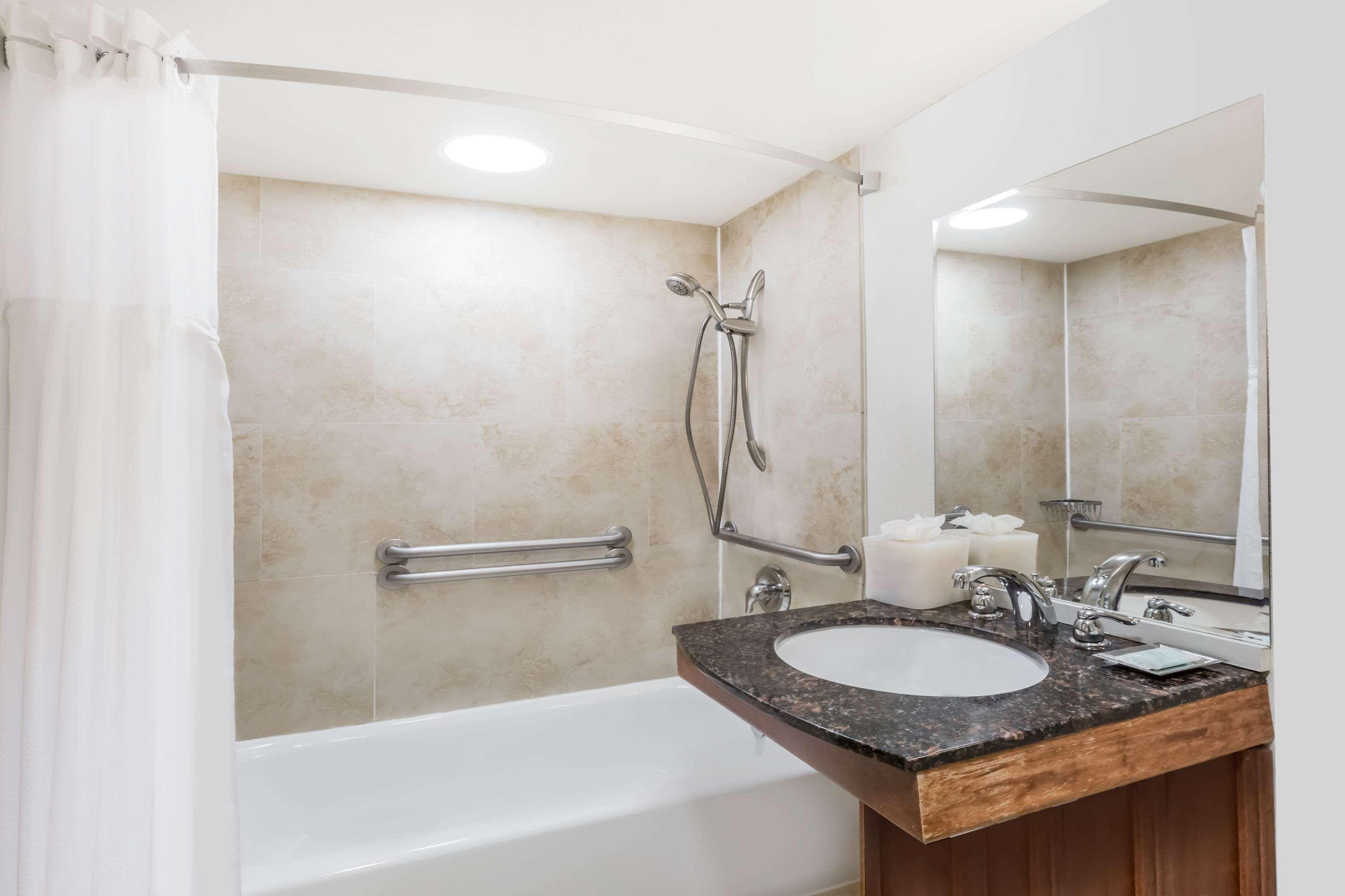 Clarion Hotel & Suites Mount Laurel 12/12