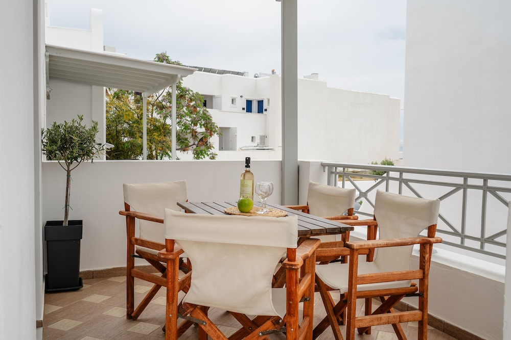 Erato Inn 44/50