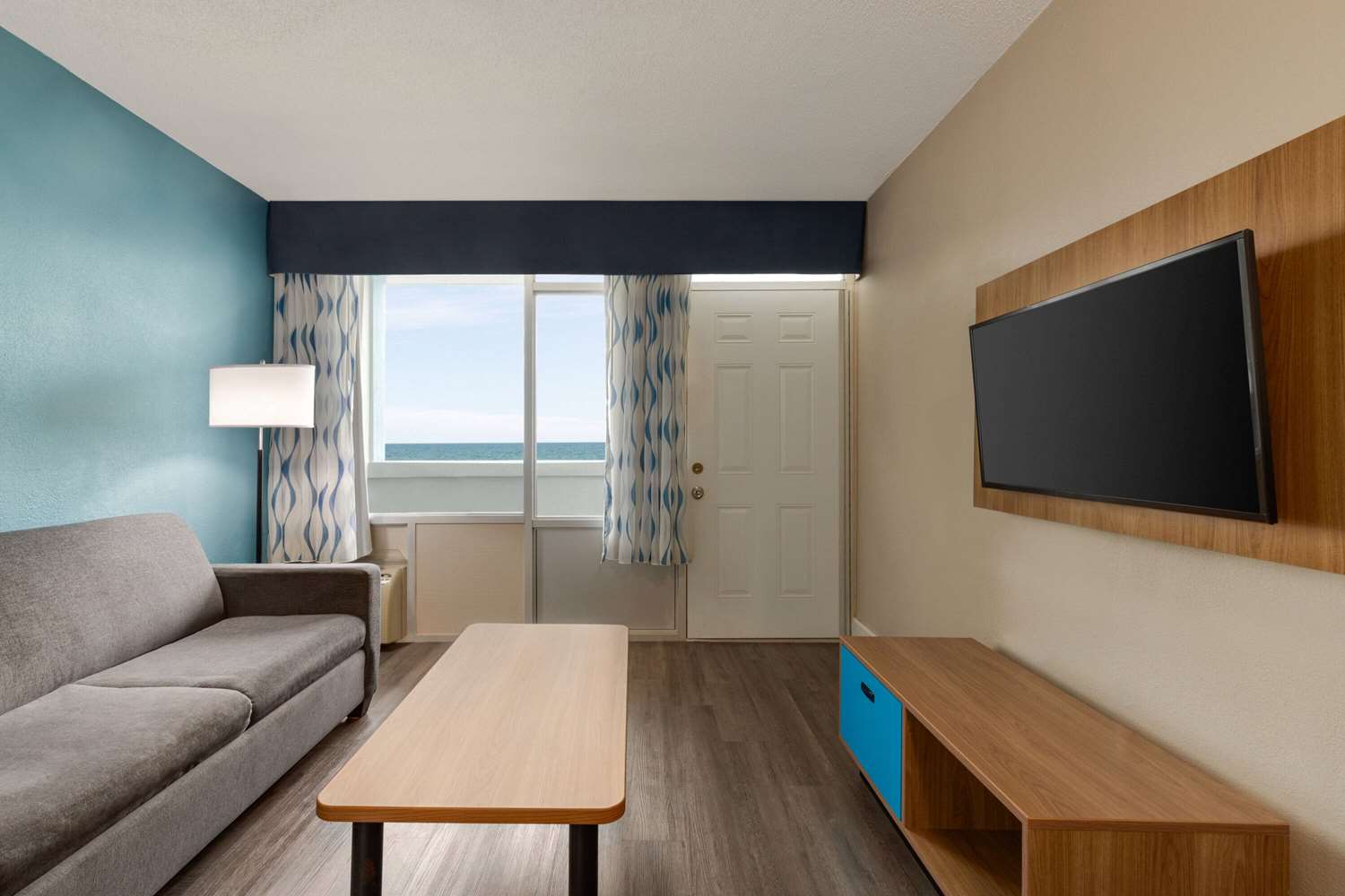 Days Inn by Wyndham Myrtle Beach-Beach Front 24/36