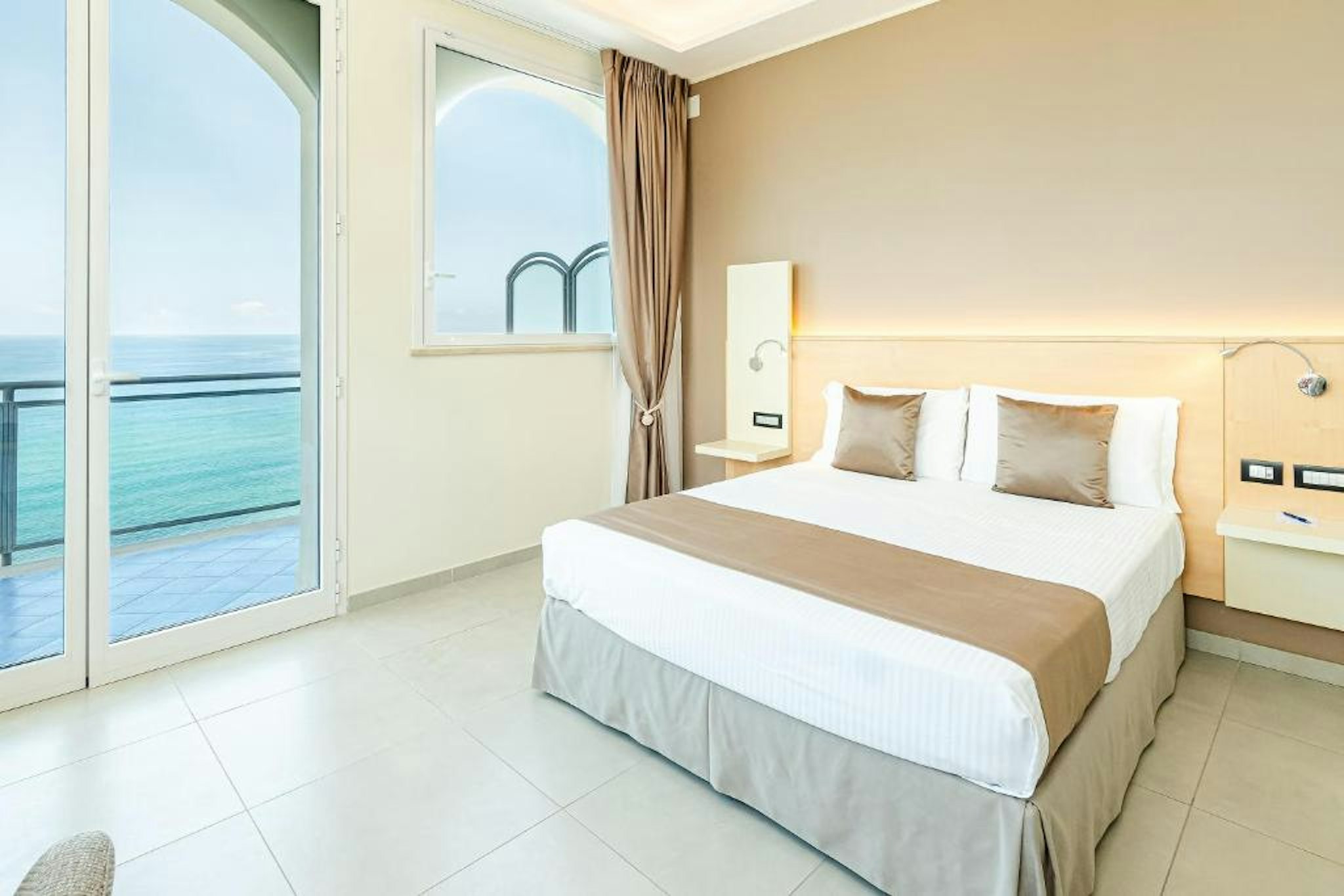 GRAND HOTEL SANTA MARIA 6/30